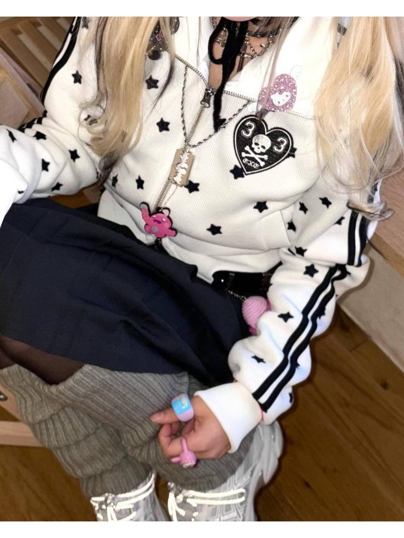 【全店30％OFF引き換え証】【Y2K★星柄】ジップアップ パーカー レディース 上衣 片方生産ライン 汗水 襟付き添い人 トップス 調教師 紋章 スカル 仕掛地雷系 サブカル 量産型 表どおり系 御嬢さん 盛りだくさん 愛くるしげ 韓国 流行り物