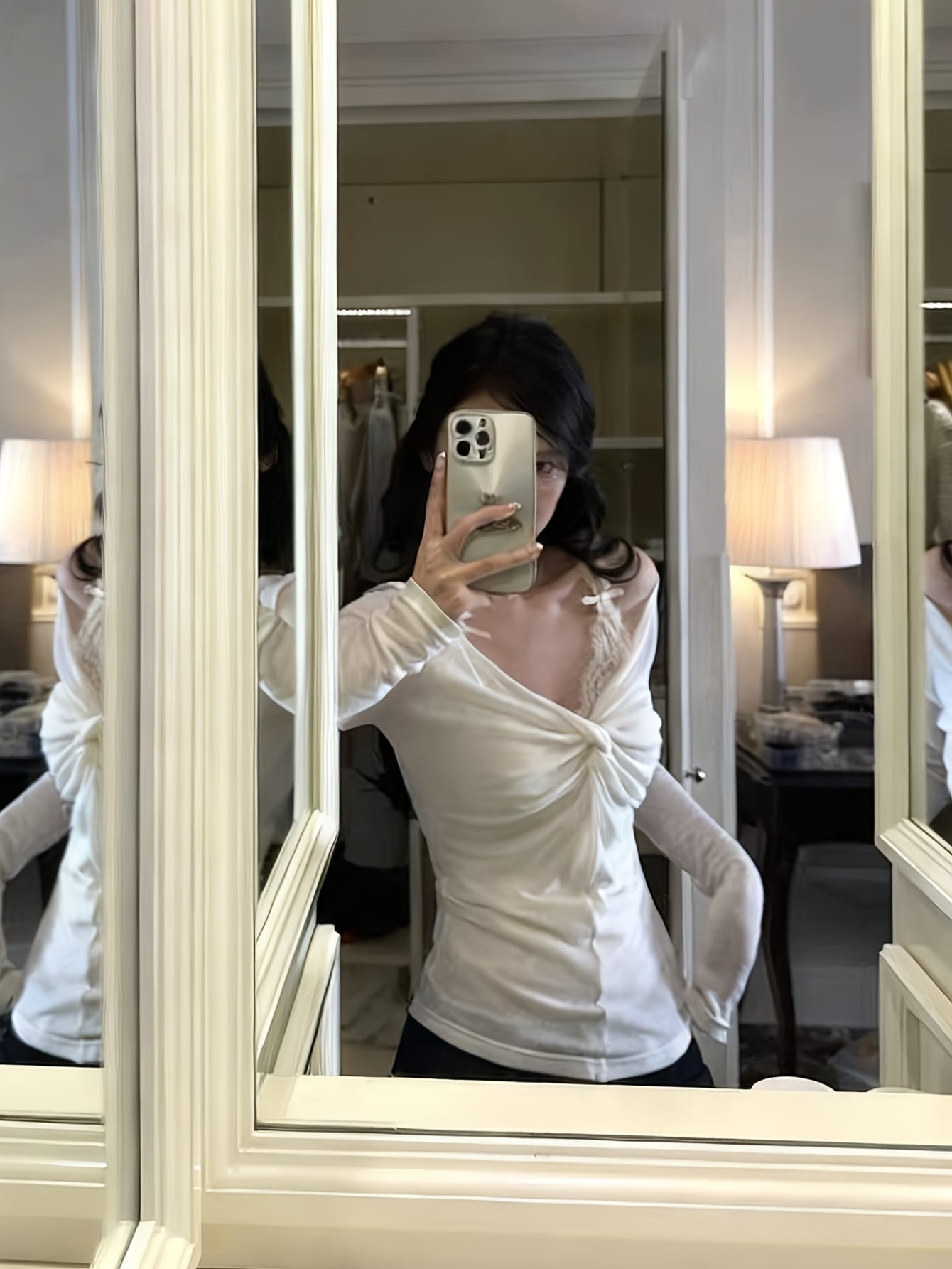 【全店30％OFF引き換え証】カットソー レディース 長袖 Vのど首 ねじり デザイントップス プルオーバー ロンT きつい か細い 向こう正面捻じれ 無地 肌付き 透け感 シアー 重ね着 韓国 流行り物 成年者好いたらしい 艶っぽい 好いたらしいめ 細押し出し 着痩