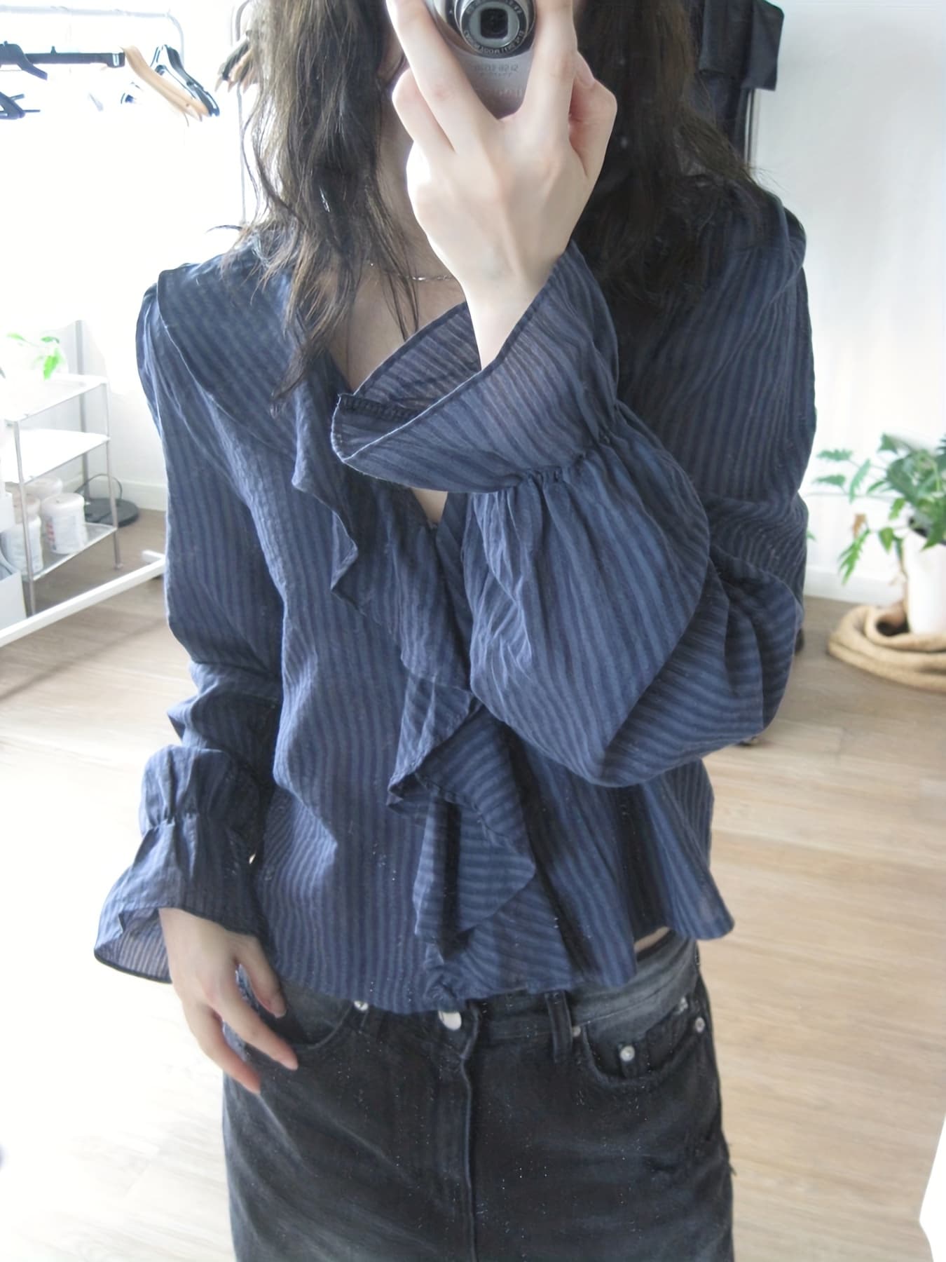 【全店30％OFF引き換え証があり】【晴れ晴れしいフラウンス】 トップ レディース 長袖 縞模様 シアーシャツ Ｖのど首 トップス 透け感 プルオーバー 砂糖菓子捩り 音の大きさ袖 フラウンストップ 好いたらしいめ 成年者好いたらしい 韓国流行り物 体型押しかぶせる 二の