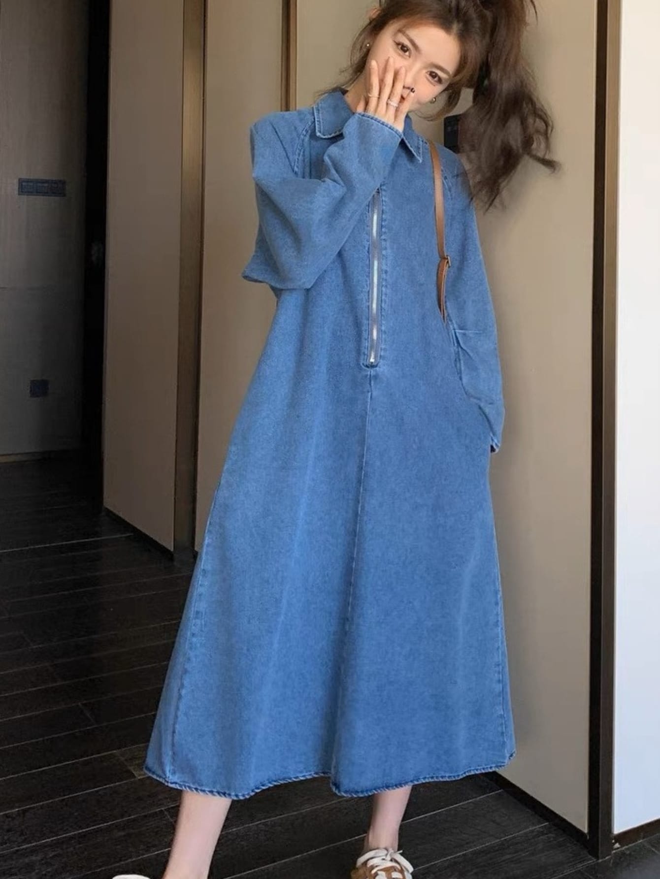 【全店30％OFF引き換え証】【ハーフジップ】 ジーンズ衣装 レディース ロング衣装 長袖 襟付き添い人 プルオーバー衣装 マキシ丈 ジーンズ ワンピ 膝下 A生産ライン ゆったり 体型押しかぶせる 着痩せ 細押し出し 気が大きい大きさ たわい無い 心地よい 成年者好いたらしい