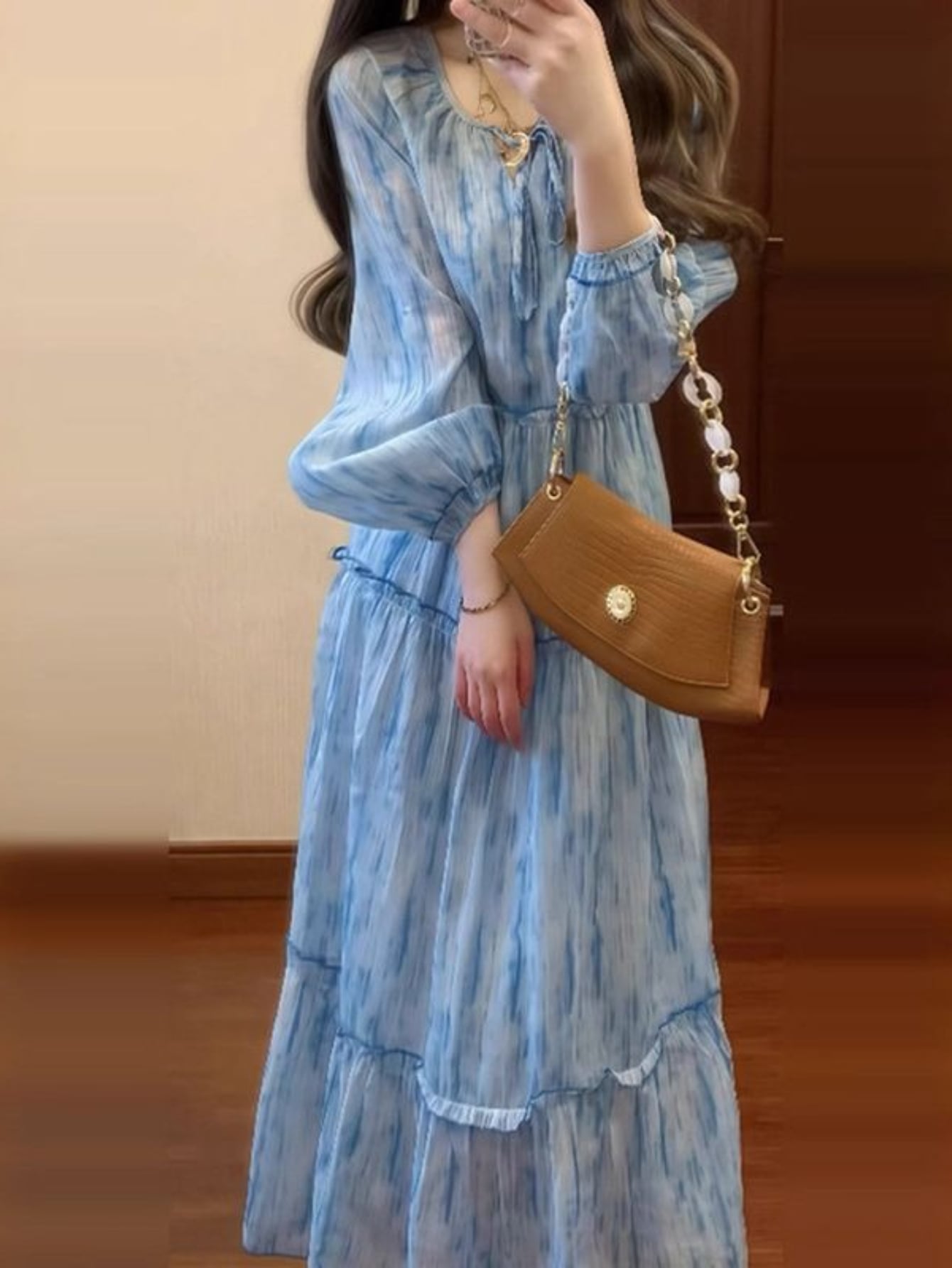 【全店30％OFFクーポン券】【新作】 衣装 レディース ロング衣装 マキシ衣装 ティアードワンピ ロング マキシ ワンピ V素っ首 シュロの葉タイ王国 音の大きさ袖 ぽわん袖 長袖 ティアード A伝達ルート タイダイ風 グラデーション 体型河馬