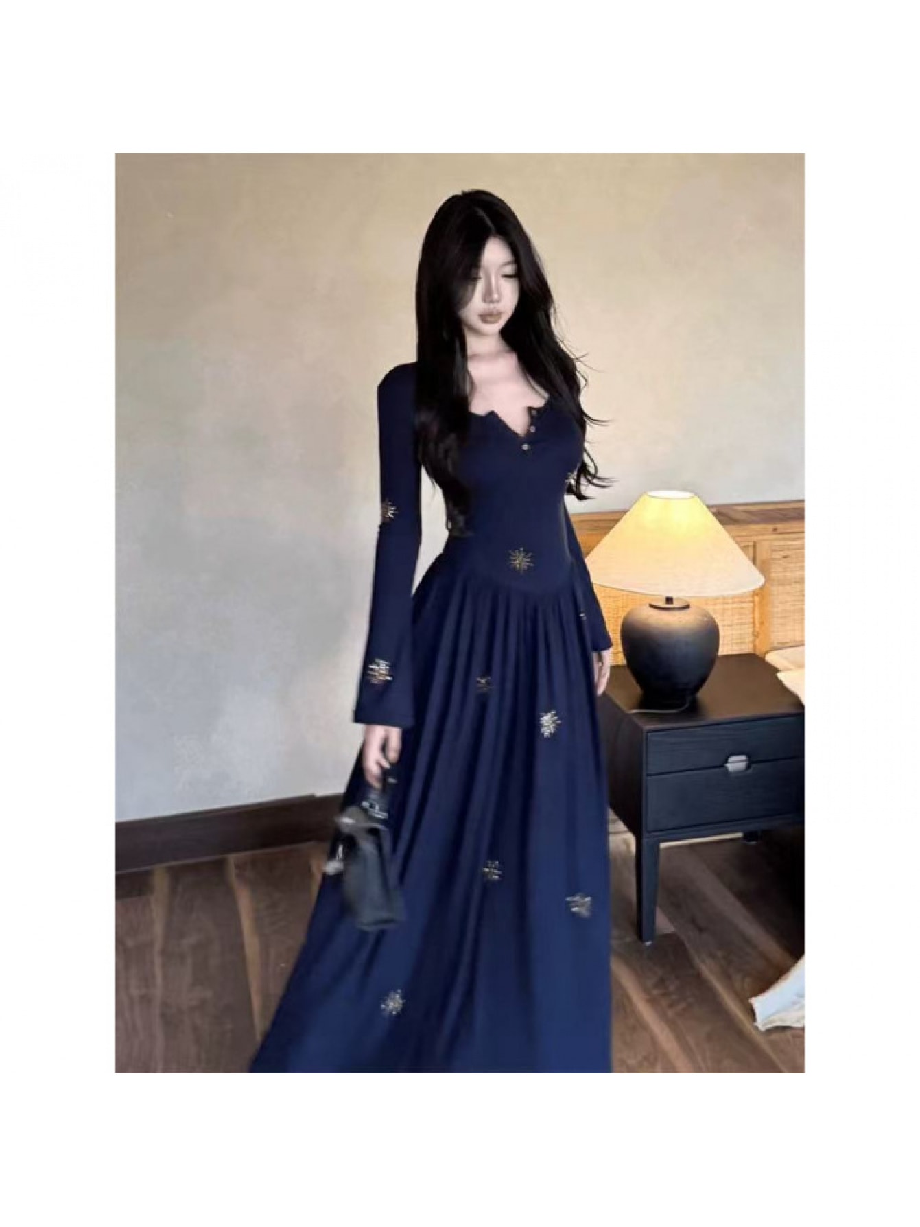【全店30％OFFクーポンがあり】【ラインストーン】 ワンピース ロングワンピース マキシワンピース レディース 長袖 Vネック キーネック ビジュー キラキラ Aライン ウエストマーク 体型カバー 着痩せ 細見え 脚長効果 大人可愛い きれいめ エ｜大森麗萱