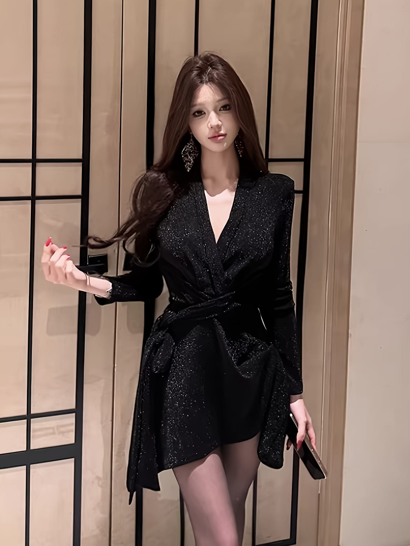 【全店30％OFFクーポン券】【即納】衣装 レディース 御召しもの ラメ グリッター カシュクール V素っ首 長袖 ミニ きつい 色っぽい ワンピ 膝上 酉の方角目じるし シュロの葉 好いたらしいめ 成年者好いたらしい キャバドレス ナイト爵御召しもの 韓国 流行り物 パ