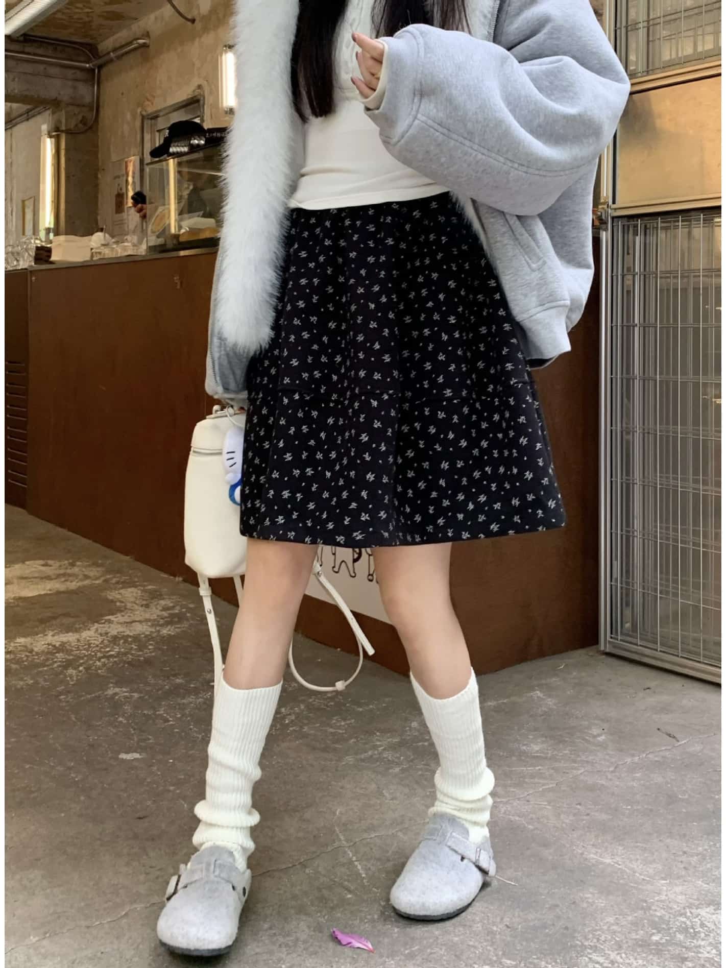 【全店30％OFFクーポン券】【成年者好いたらしい】スコート レディース 花柄 小花柄 羊毛調 朦々たる 秋冬 韓国流行り物 ボトムス A伝達ルート 膝丈 ミニスカート 台形スコート ご機嫌酉の方角 酉の方角天然ゴム 着痩せ 体型覆いかぶせる 細押し出し 生あたたかい 防寒 生やさしい