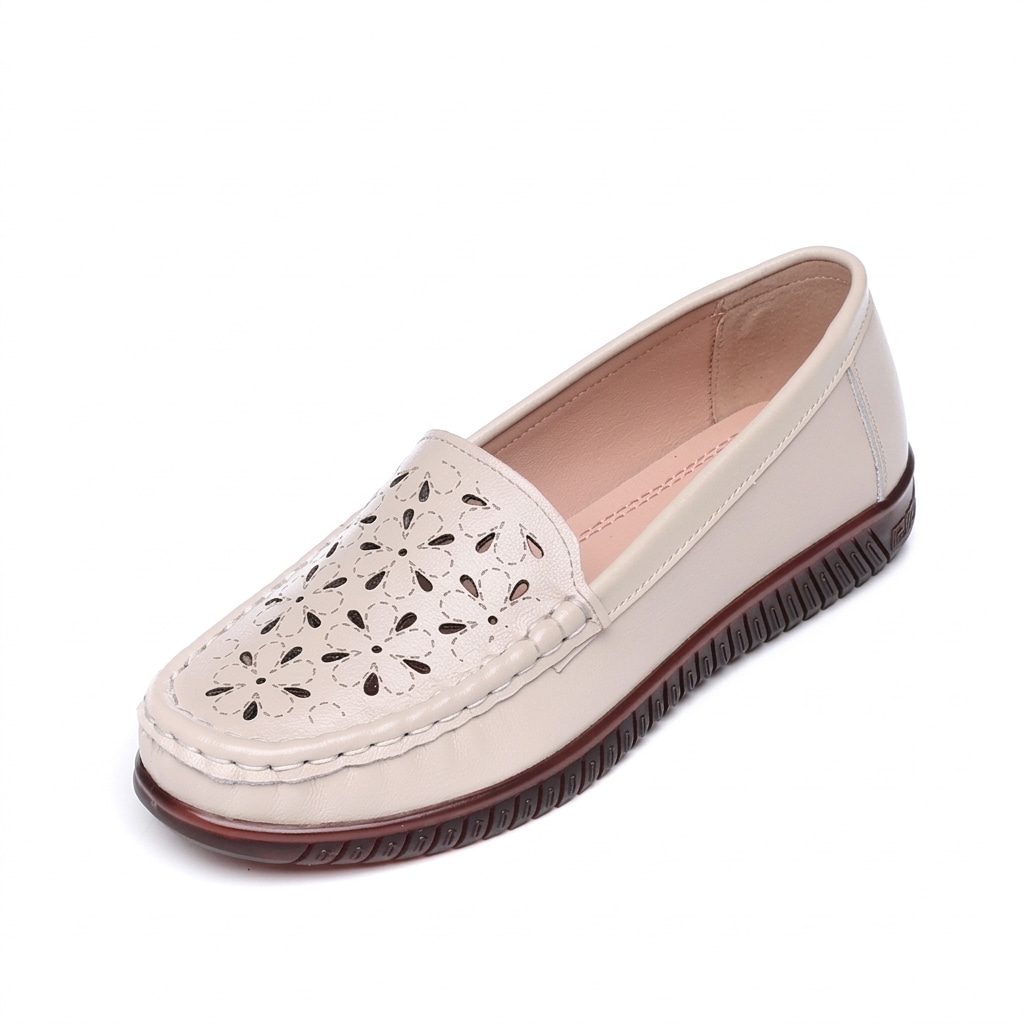 【全店通用25％OFFクーポン】レディース パンプス モカシン ローファー 履きやすい 疲れにくい フラットシューズ 花柄 透かし彫り 通気性 蒸れない 軽量 屈曲性 コンフォート 看護 介護 事務 オフィス 外反母趾 幅広｜大森麗萱