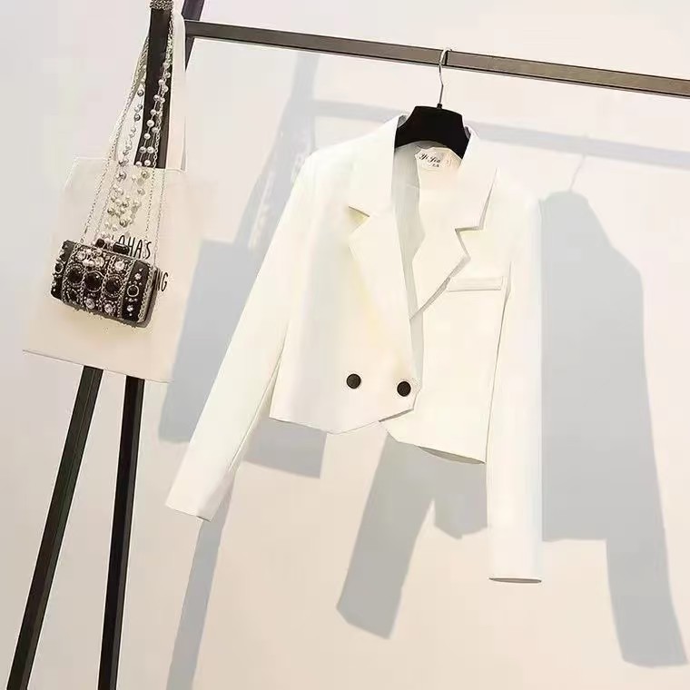 【今日このごろ押さえる、超買得30％OFFクーポン券、2度汐合い絶無】テーラードジャケット レディース 遊撃手丈 執務室 通い 20代 30代 40代 好いたらしいめ ダブル名取り草 羽織り 春 秋 アウター クロップド丈 か細い 心地好い