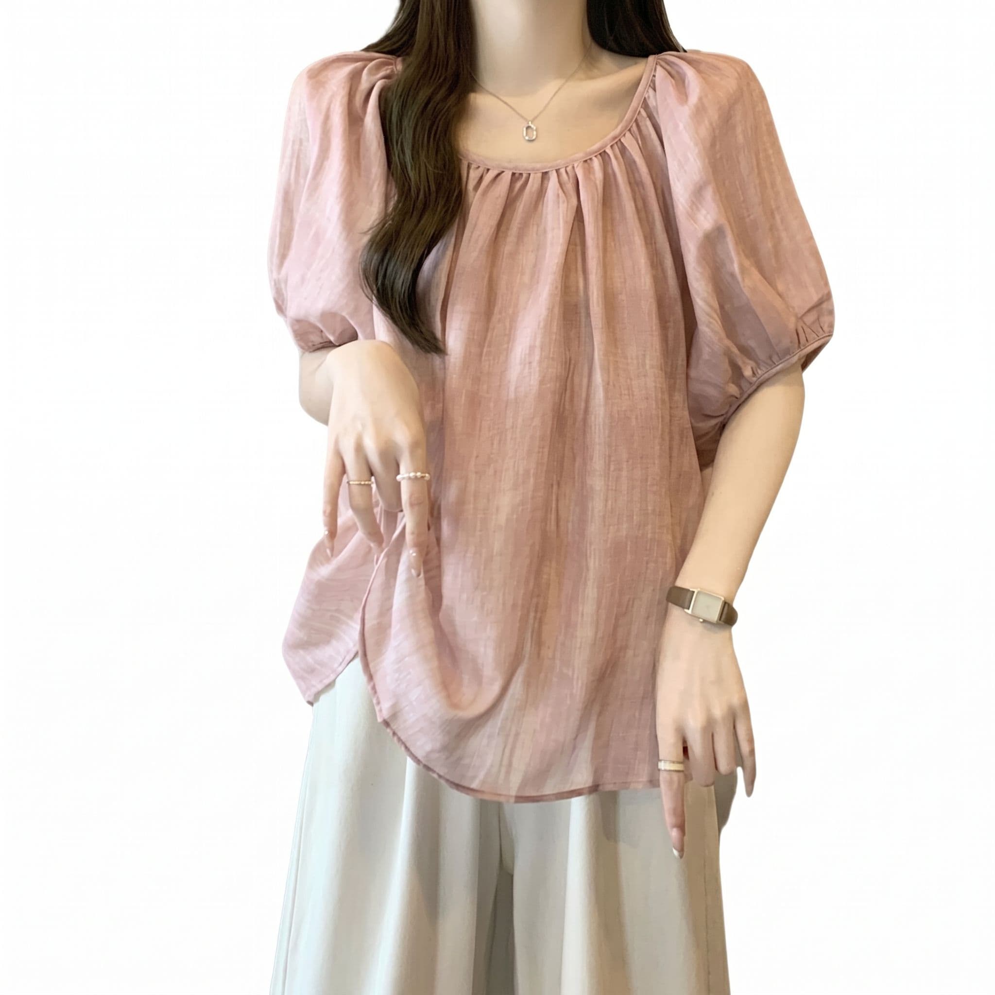 【全店通用25％OFFクーポン】ブラウス レディース トップス 半袖 パフスリーブ ギャザー ゆったり チュニック 体型カバー オフィス カジュアル おしゃれ きれいめ 夏 五分袖 バルーン袖 無地 涼しい 柔らかい 通勤｜大森麗萱