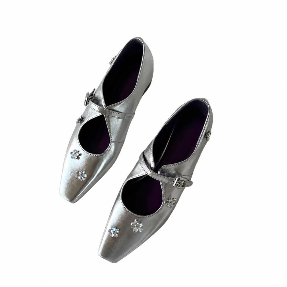 【全店通用25%OFFクーポン】メリージェーン パンプス スクエアトゥ ラインストーン 花モチーフ ビジュー クロスストラップ スタイルアップ インヒール 柔らかい 疲れにくい 脱げない 上品 きれいめ 結婚式 披露宴 二次|大森麗萱
