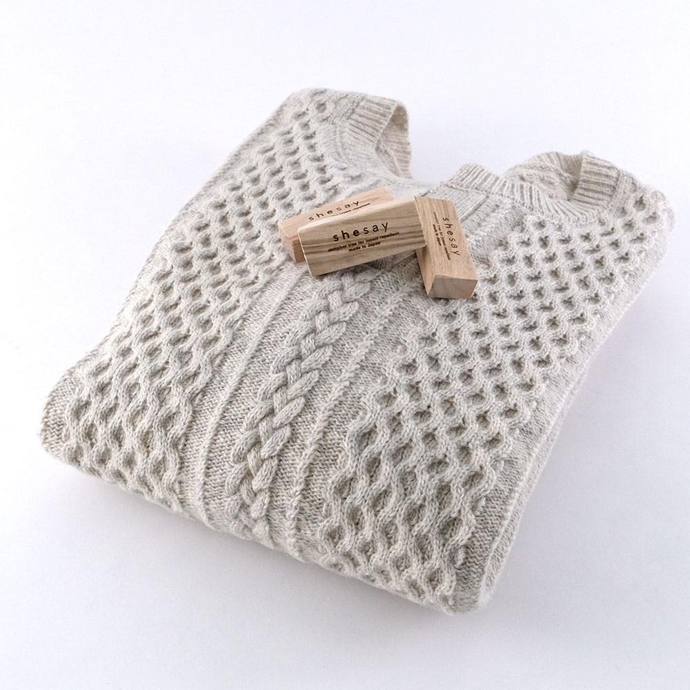 一盒24塊樟樹驅蟲塊，散發清爽涼香。