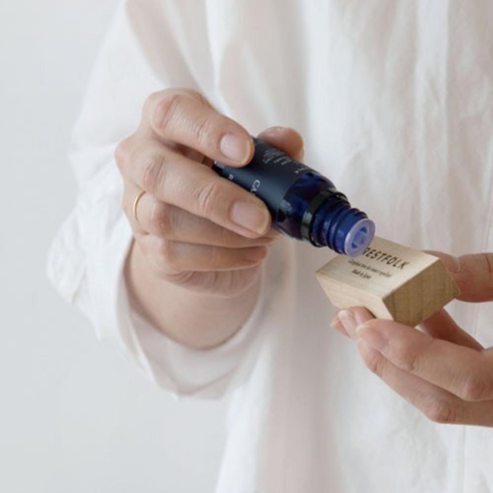 一盒24塊樟樹驅蟲塊，散發清爽涼香。