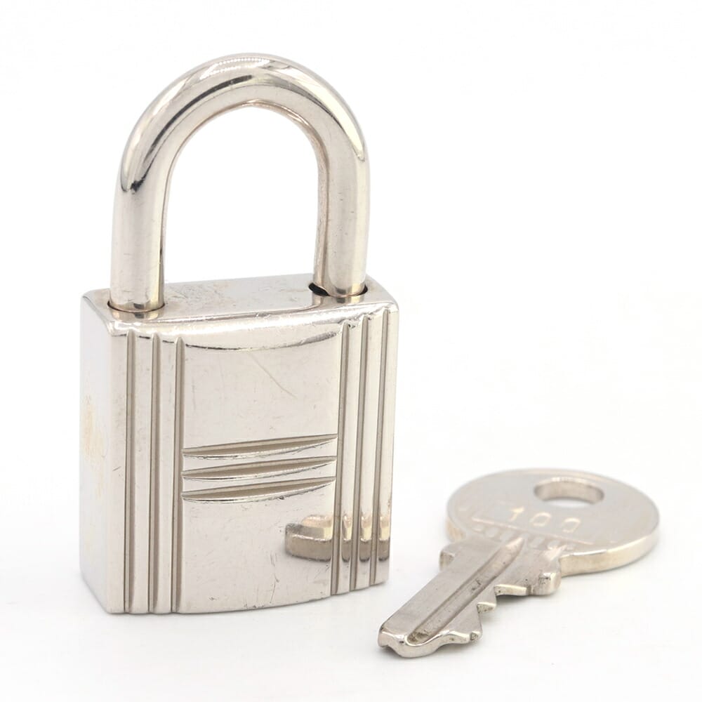 【HERMÈS】アトマイザー ジュエル ロックカデナ型希少デザイン／未使用に近い HERMES エルメス ジュエルロック カデナモチーフ メタル ゴールド