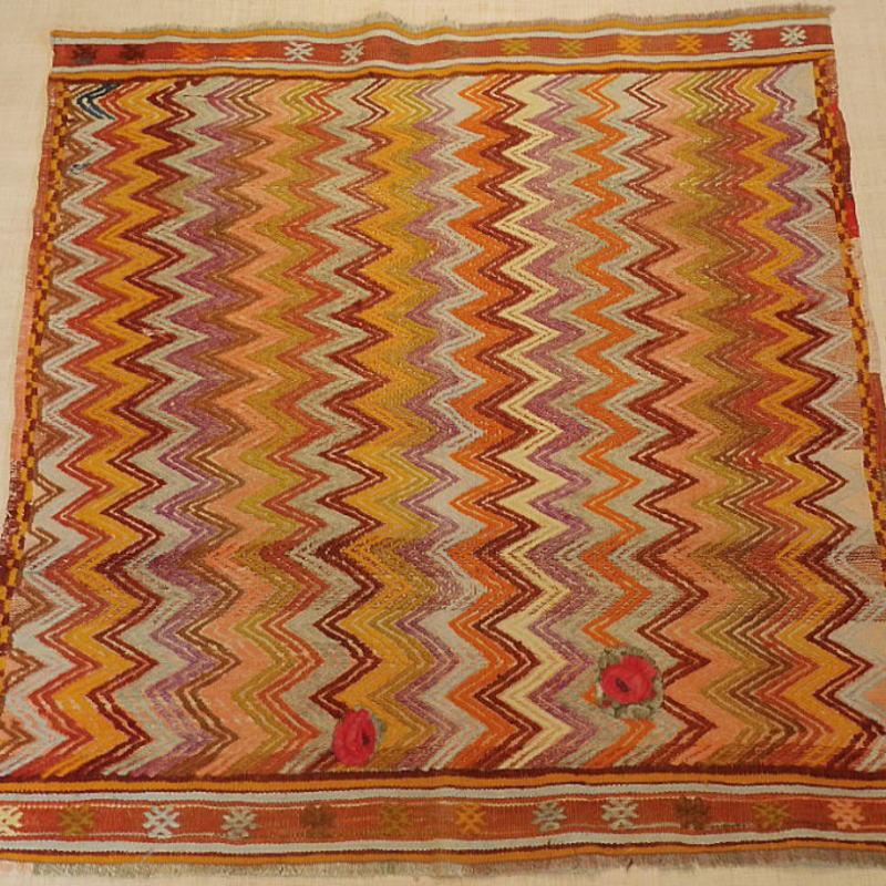 オールドキリム　トルコ　フェティエ産　108x107cm　50年物　ソファ前サイズ　Old Kilim from Turkey｜キリム専門店マンモスイスタンブル 66,000円
