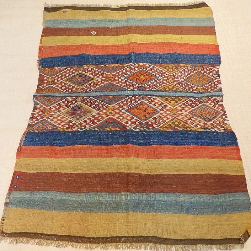 オールドキリム トルコ マラティヤ産チュバル 141x97cm 90年物 ソファ前サイズ Old Kilim from Turkey|キリム専門店マンモスイスタンブル