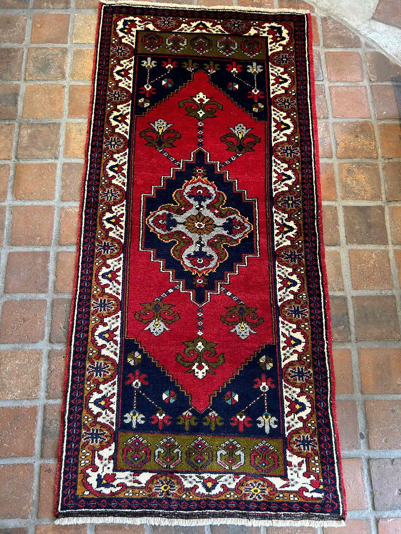 オールドじゅうたん ヤヒヤル産 198x93cm 45年物 ソファ前サイズ　Old Carpet from Turkey｜キリム専門店マンモスイスタンブル