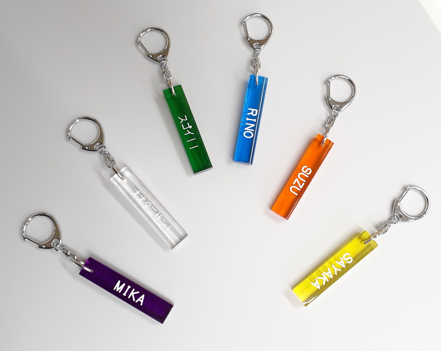 楽天市場】蛍光キーホルダー 彫刻 W70×20×3mm ピンク・グリーン