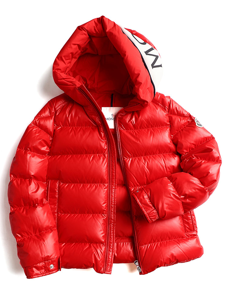 人気ブランドの MONCLER モンクレール ロゴフード フルジップ ダウン