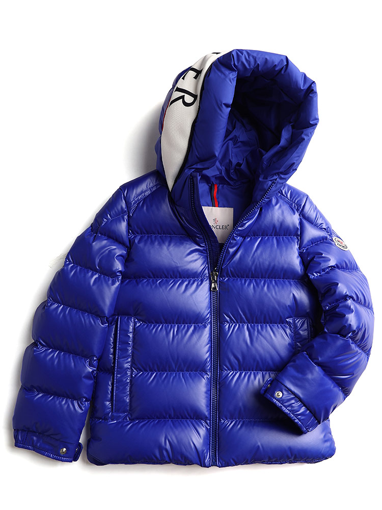 人気ブランドの MONCLER モンクレール ロゴフード フルジップ ダウン