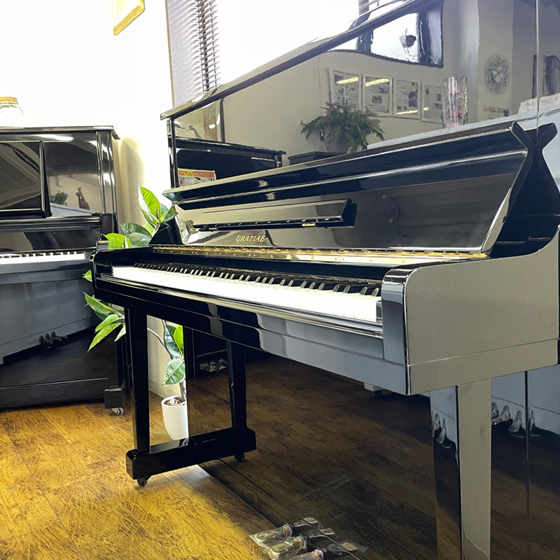 リフレッシュ済み中古ピアノ カワイ US50 大きな譜面台モデル - 鍵盤 