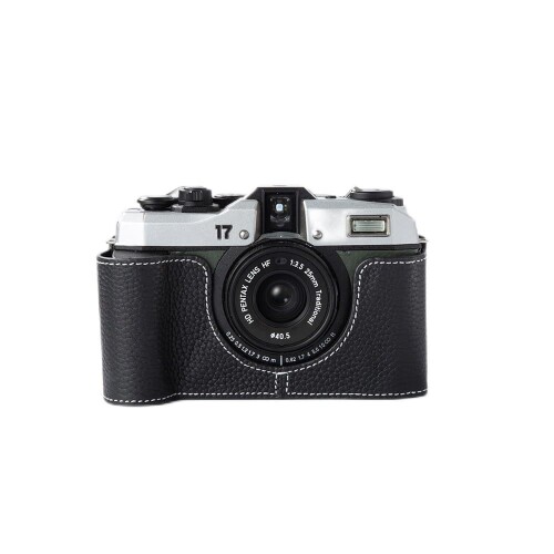 PENTAX 17専用 本革製 二分の一手合い カメラプロテクトケース パウダーコンパクト腹積もり、三脚架据え置き能力のある、キズ・擦り切れる押しとどめる (Black)