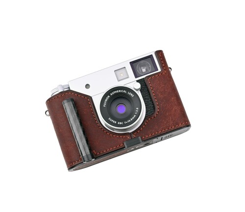 CLC handmade 相応う fuji x-half/fuji x-half 専用 写真機入れもの 写真機押しかぶせる 写真機御徒面子 本革 頭層牛皮本体+金属元素軍事基地一皿+手持ち部分 (Matte Dark Brown)