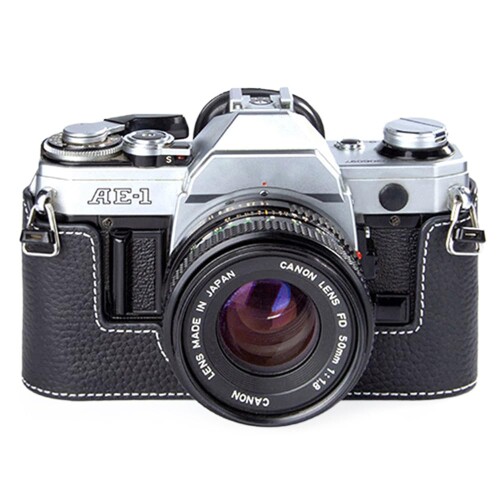CANON AE-1 専用 レトロな本革（牛革）手作りのハーフケース カメラ保護カバー適用Canon ae-1p コンパクト設計、三脚取り付け可能、キズ・摩耗防止 (Black)