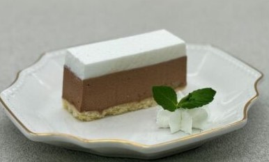 EASTBEE フリーカットケーキ（ショコラバナナ） 450g 冷凍