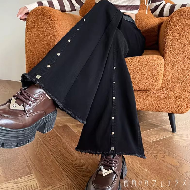 デニムパンツ 2色 フレア Aライン ロング デニム フリンジ 飾り 装飾 スタッズ かわいい 大人可愛い 大人女子 綺麗 シンプル カジュアル 大人 上品 おしゃれ お洒落 こなれ感 ラフ コンサバ 着痩せ レディライク 無地 30代 40代 レディース 女性用 デート お出かけ 女子会