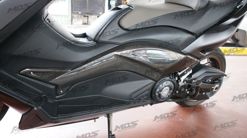 【送料無料!!】 MOS製 ヤマハ T-MAX530 カーボンファイバー サイドカバー トップケース、リアボックス、リヤ キャリア、リアフェンダー、収納ボックス、パニアケース、二輪、スクーター 荷台/荷台置き/荷台BOX