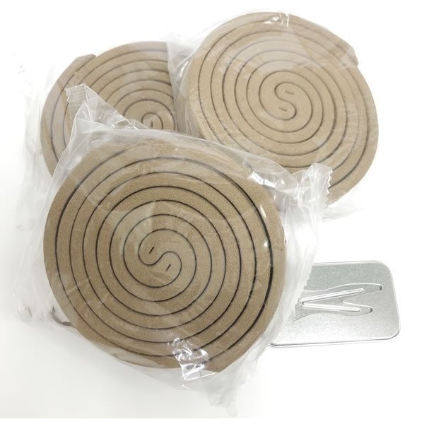 かえる印のナチュラルかとり線香 30巻 10個セット 医薬部外品 送料無料 天然除虫菊使用天然成分だけでできた安全で香りのやさしい線香 機械では摘 んでいません 一方の川島さんは Diasaonline Com