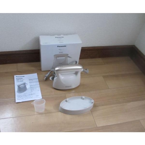 【中古】パナソニック 御召しものスチーマー 360°豪然たる水蒸気 パウダーコンパクト手合い ベージュNI-FS580-C