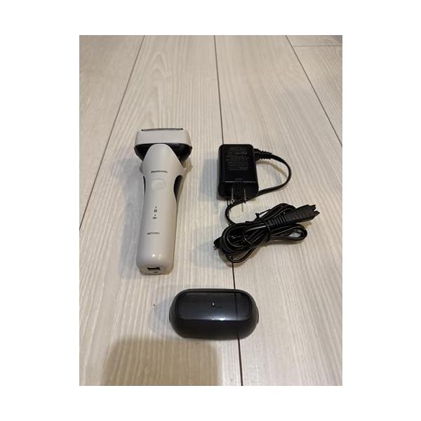 【中古】パナソニック メンズ電気カミソリ 子ヒツジ短距離競走 3枚刃 白 お風呂剃り可 ES-LT2B-W