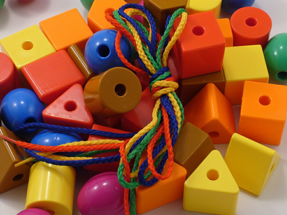 カラフルラージビーズひもとおしコンテナBOX 限定価格セール