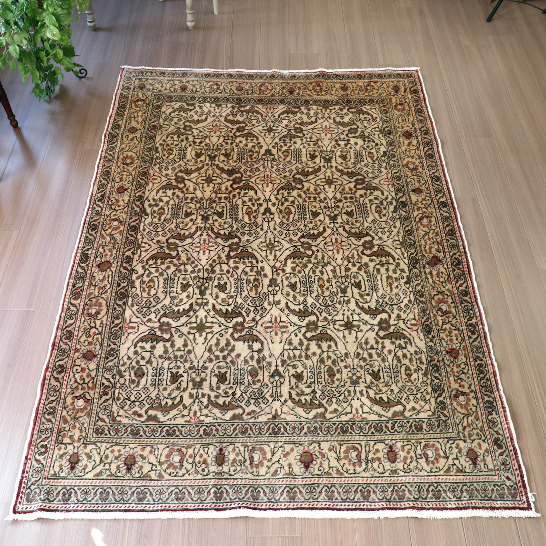 楽天市場】手織り絨毯 赤 トルクメン エルサリ族 131×101cm 【OUTLET