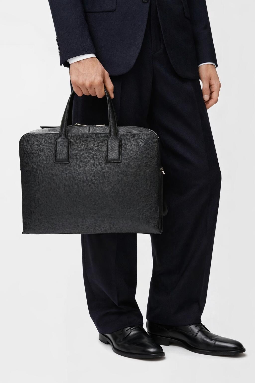 即発能力のある LOEWE ロエベ ゴヤ か細い ブリーフ入れもの 黒いこと  Goya Briefcase Black 26年春夏 貨物輸送関税込み メンズ 新品 置き目品 337.12.P57 1100
