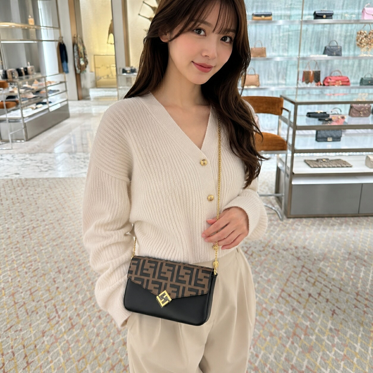 即発能力のある FENDI フェンディ FF金剛石 ショルダーバッグ FF DIAMOND SHOULDER BAG 貨物輸送関税込み レディース なめし革 新品 8M0509AVN9F13VK