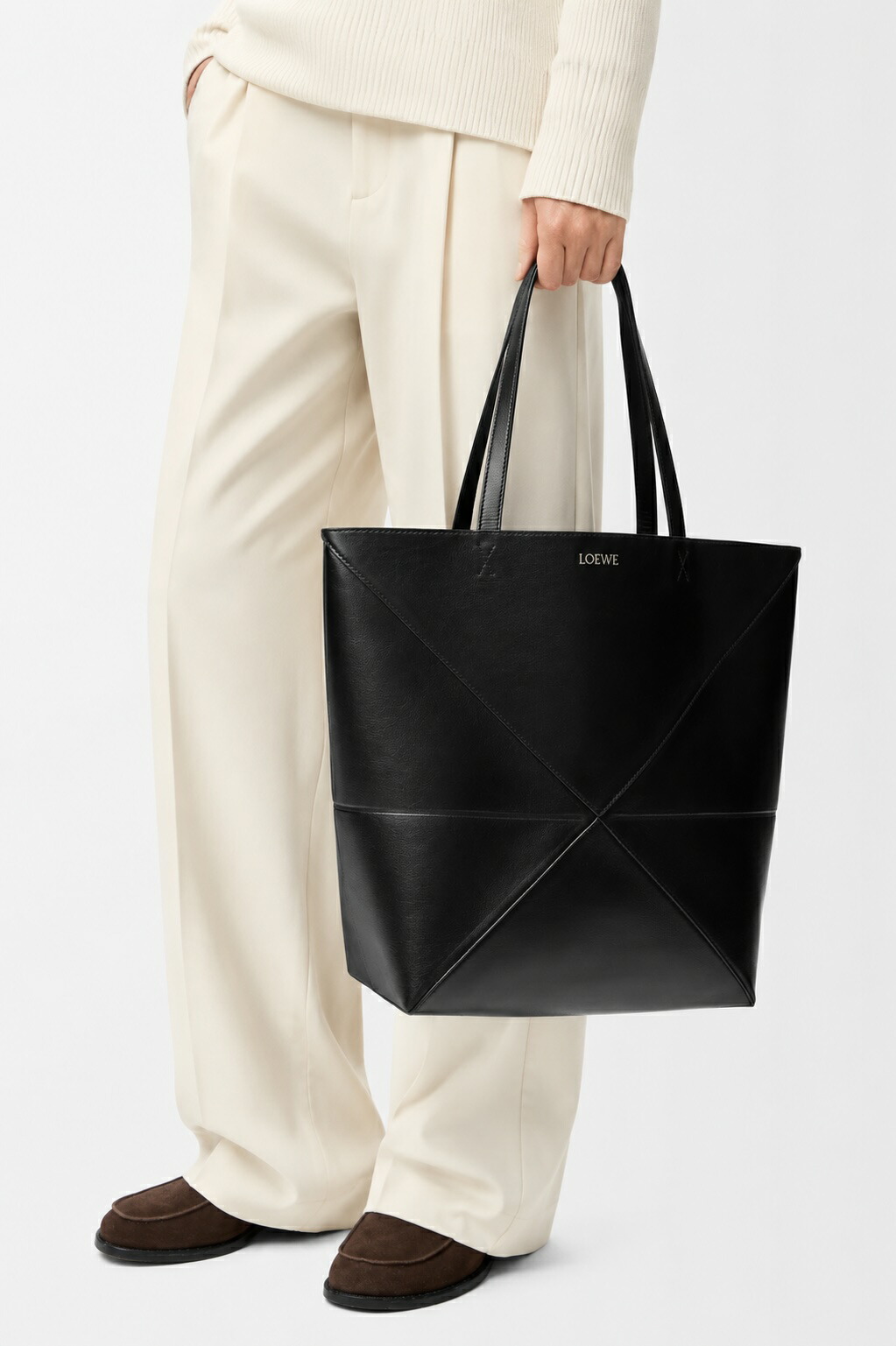 即発能力のある LOEWE ロエベ パズルフォルドトート 並み並み（シャイニーカーフ）黒いこと Puzzle Fold Medium Black 貨物輸送関税込み レディース 新品 定まり品 A657G50X01 1100