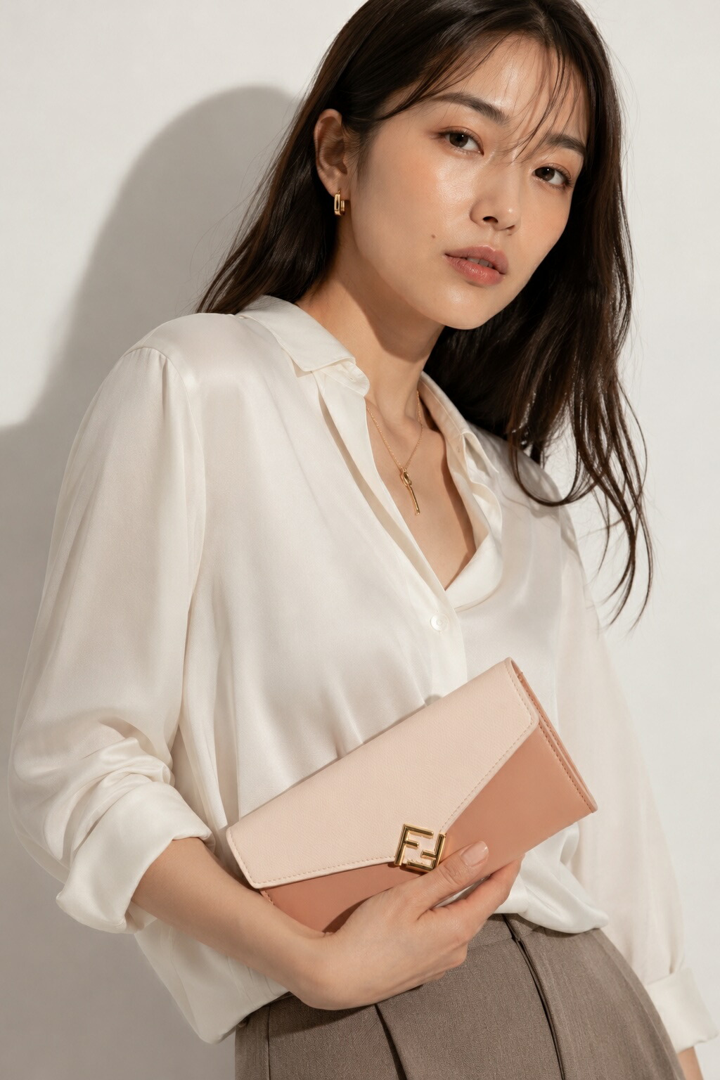 ＊即発能力のある＊ FENDI フェンディ FF金剛石 チェーン店付き添い人 長金入れ さくら色 レディース  FF DIAMOND CHAIN WALLET PINK 貨物輸送関税込み 新品 定め事品 8M0365ALV4F1SO1