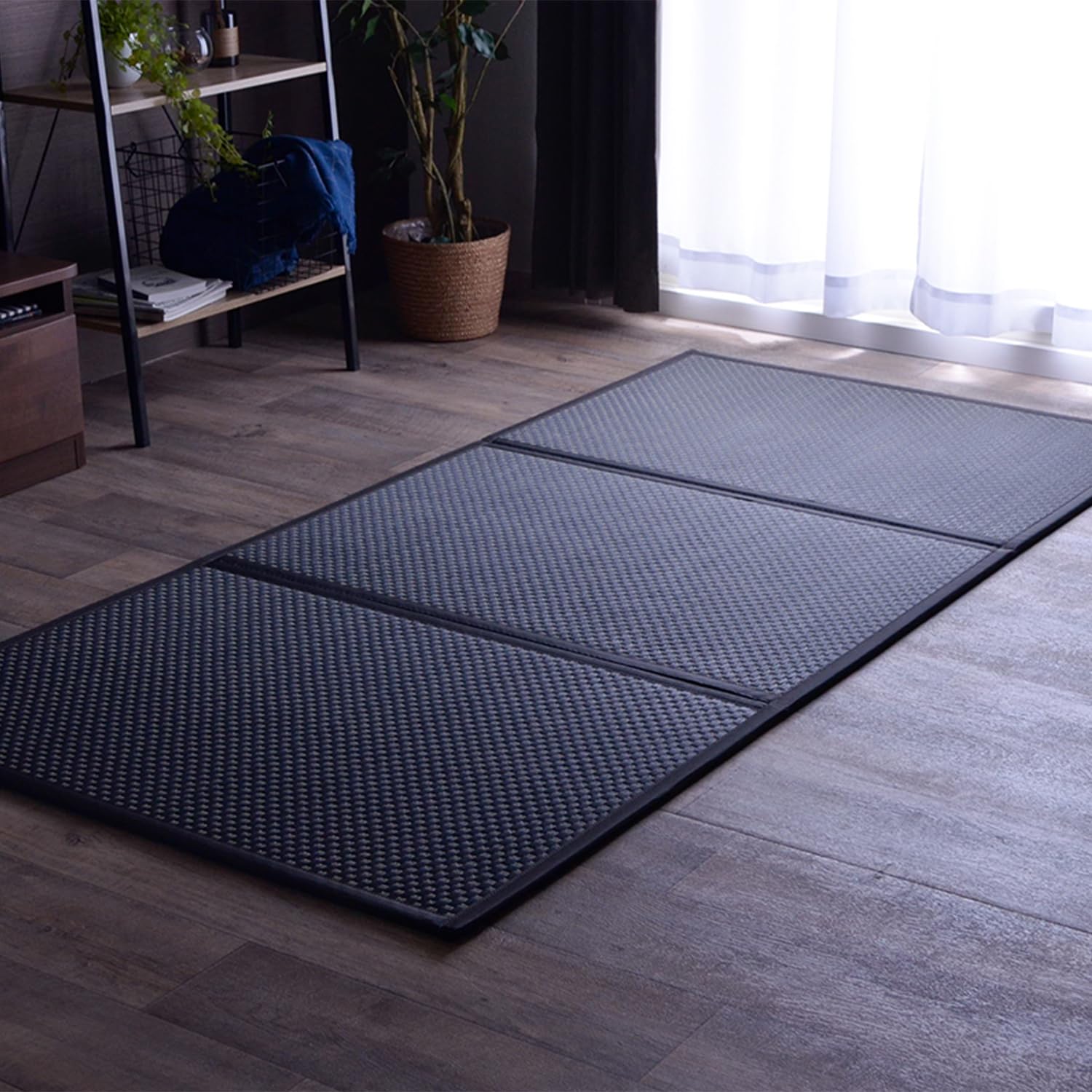 イケヒコ い草 マットレス 寝具 ラグマット フレア セミシングル 約80×210cm ブラック コンパクト 三つ折り 日本 国産 畳 カビ防止 置き畳 軽量 梅雨 湿気 対策 新生活 こたつ敷 #8328309