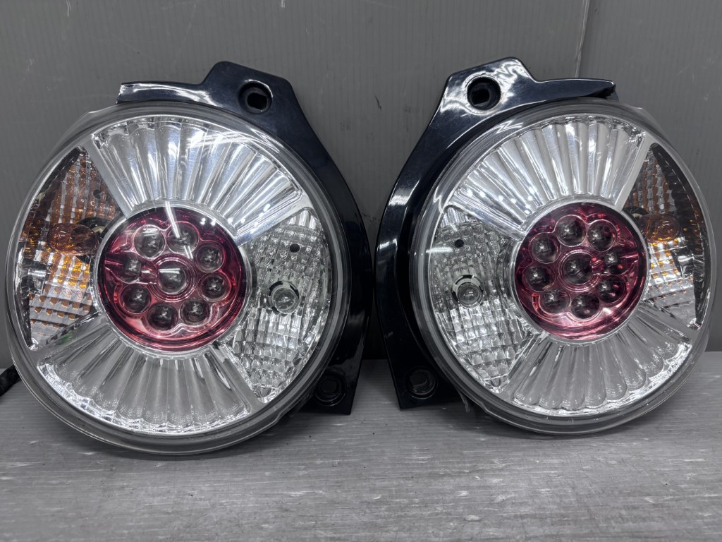 ムーヴ ラテ X リミテッド(L550S) 社外 HANABi テールランプ 左右セット テールライト p060888 中古20260218