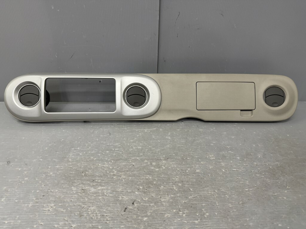 トヨタ ポルテ 130i Cパッケージ HIDエディション 後期(NNP10 NNP10-AGSGK(I) NNP11 NNP15) 純正 ナビ オーディオパネル センターパネル 小物入れ エアコン吹出口 55405-52701 p061258 中古20260311