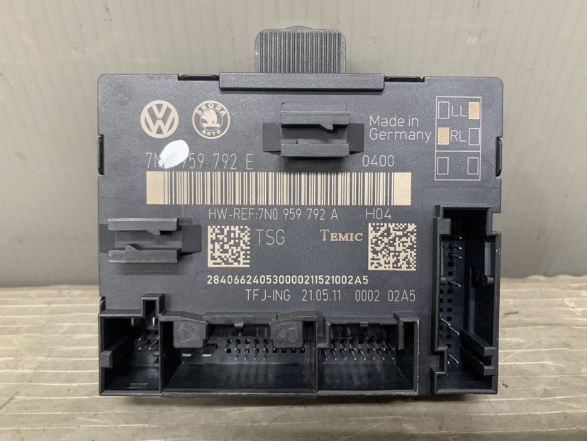 VW シャラン TSI ブルーモーション 右H(7N) 純正 左 リア ドアコントロールユニット コンピューター 左後 7N0 959 792 E p054072 中古20250410