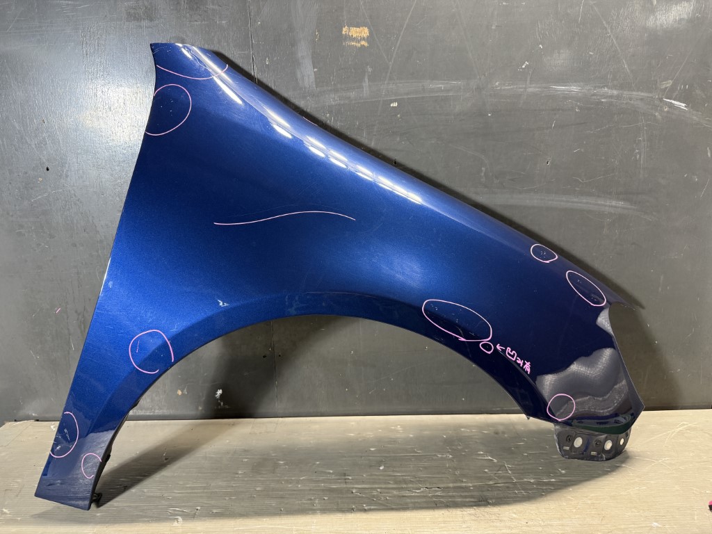 VW ゴルフ ヴァリアント(1K) 純正 破損無 右 フロント フェンダー フェンダー 青 ブル―系 p054351 中古20250419