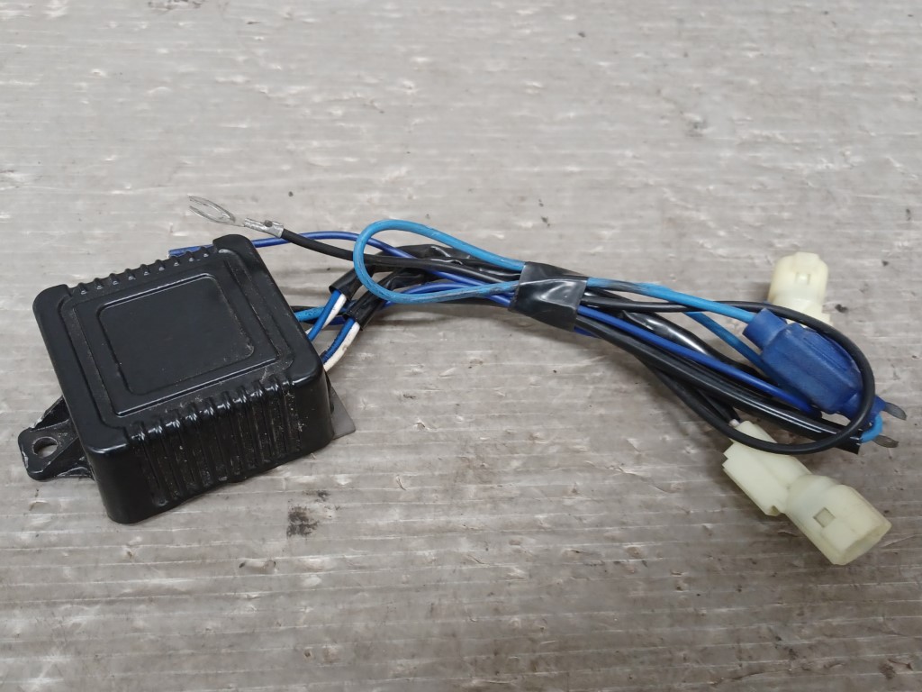 アウディ A4 アバント 1.8T(8KCDH 8K) 純正 破損無 動作保証 ミリ波レーダー p054370 中古20250422