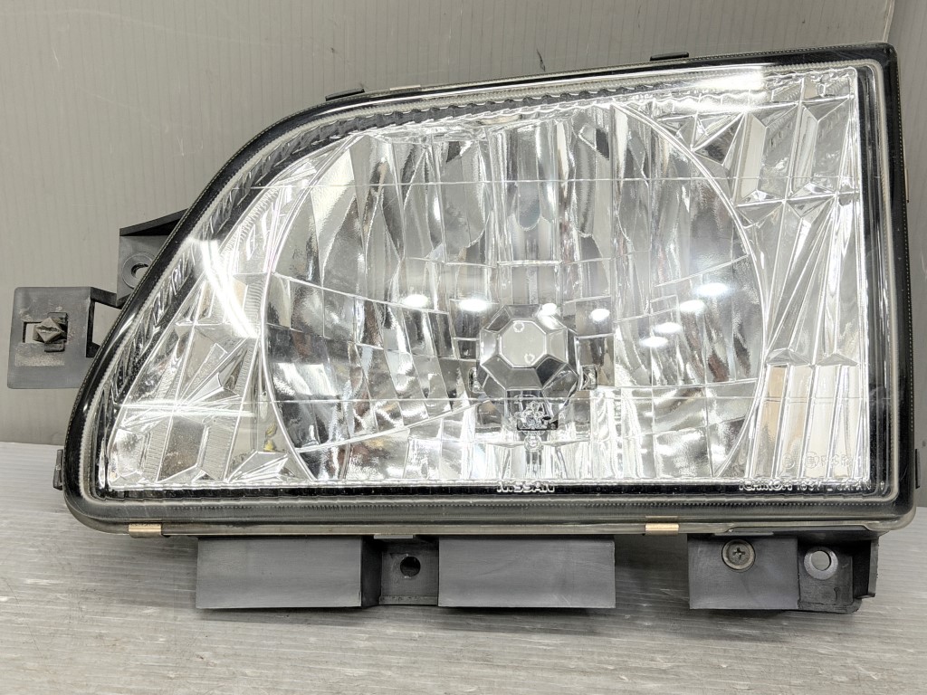 日産 アトラス トラック ロングボディ 低平床 DX AT(H4F23) 純正 イチコー 破損無 動作保証 左 ヘッドライト ハロゲン ヘッドランプ 1637 p062003 中古20260413