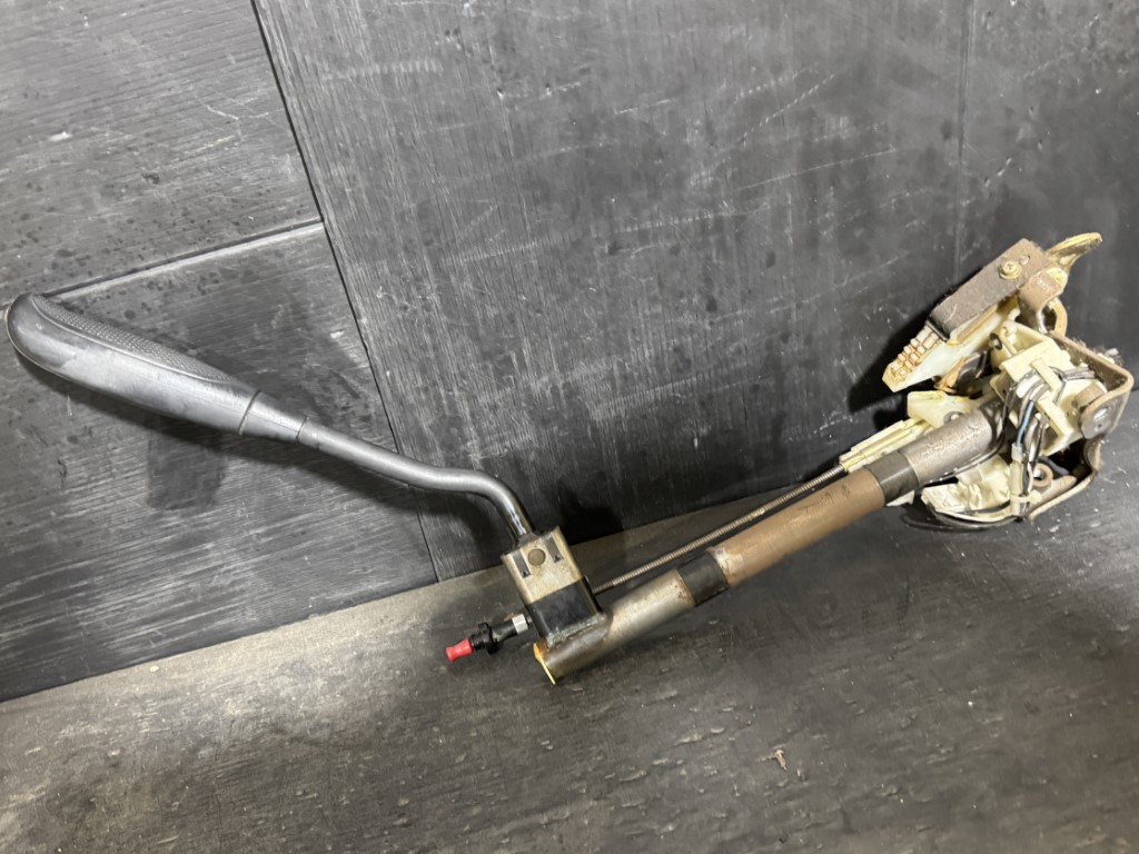 セレナ V-G ナビパッケージ 8人乗り 後期(TC24 C24) 純正 破損無 動作保証 シフトノブ シフトレバー コラムシフト p061999 中古20260413