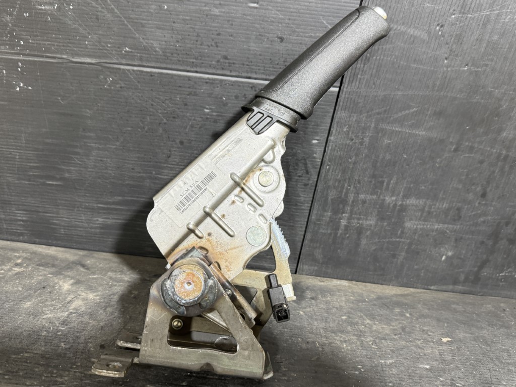 ジュリエッタ 右H (940141 940) 純正 破損無 動作保証 サイドブレーキレバー p062024 中古20260414