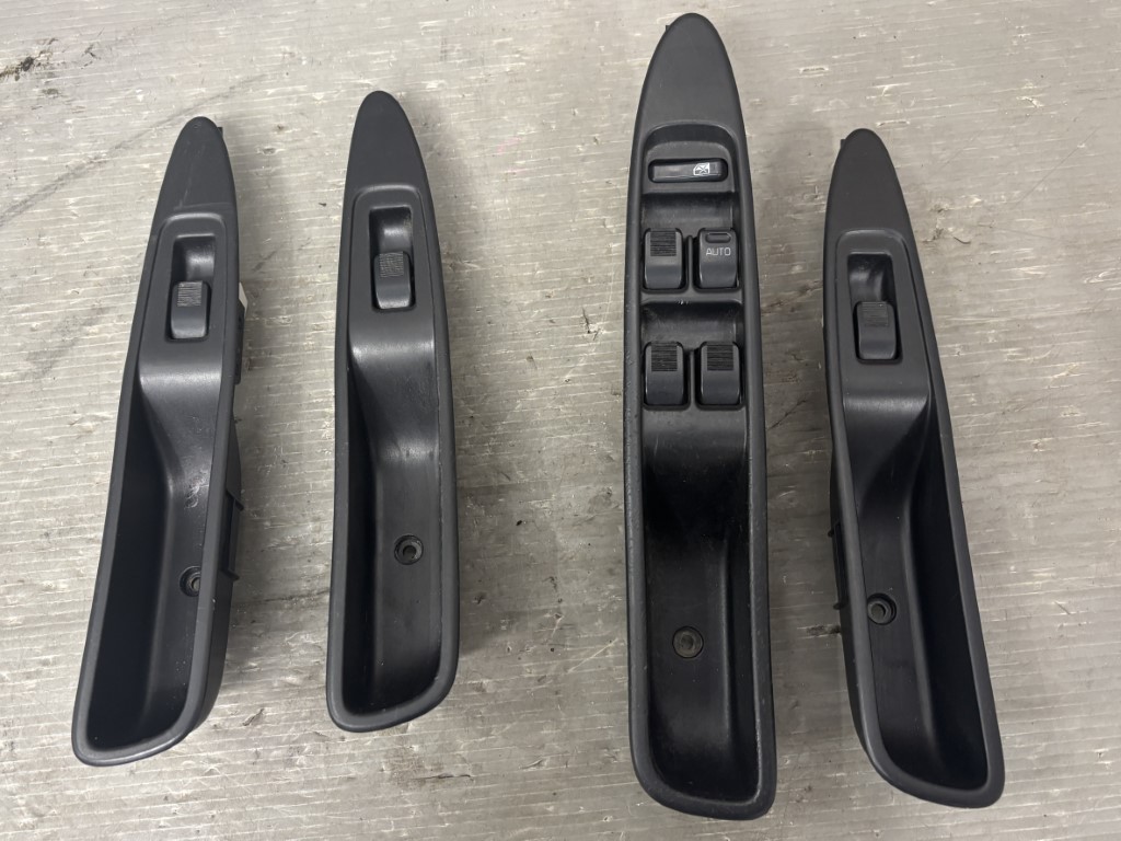 ダイハツ MAX(L905S) 純正 破損無 動作保証 パワーウィンドウスイッチ ミラースイッチ マスタースイッチ 1台分 P/Wスイッチ 84820-97504 p055530 中古20250602