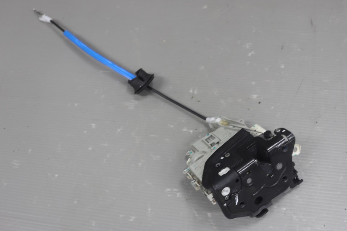 アウディ A4 2.0 TFSI クワトロ Sラインパッケージ セダン (8KCDNF) 純正 破損無 動作保証 左前 ドアロック アクチュエーター 左フロント JA6-8J2.837.015.C p055743 中古20250613