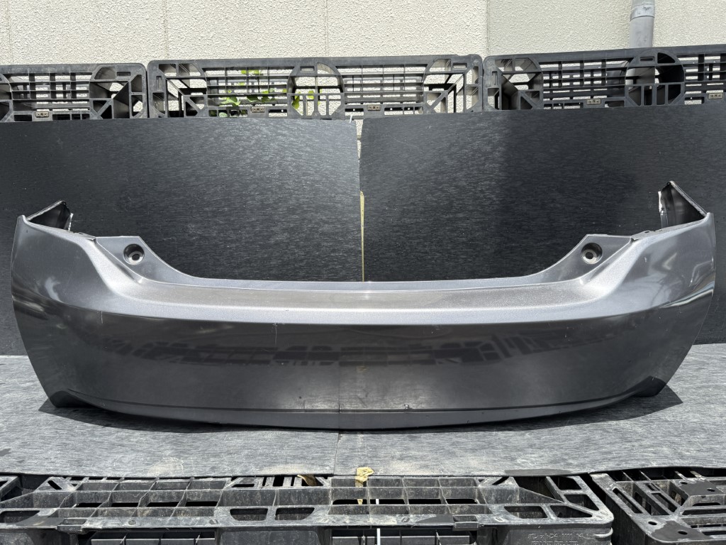 トヨタ プリウス S LEDエディション 前期(ZVW30) 純正 リアバンパー 1G3 Rバンパー 52159-47050 p056248 中古20250628