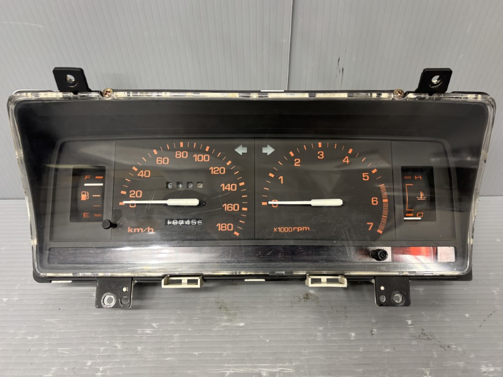 マツダ プロシード トラック(UF66M) 純正 破損無 動作保証 スピードメーター タコメーター 107458km p056834 中古20250720